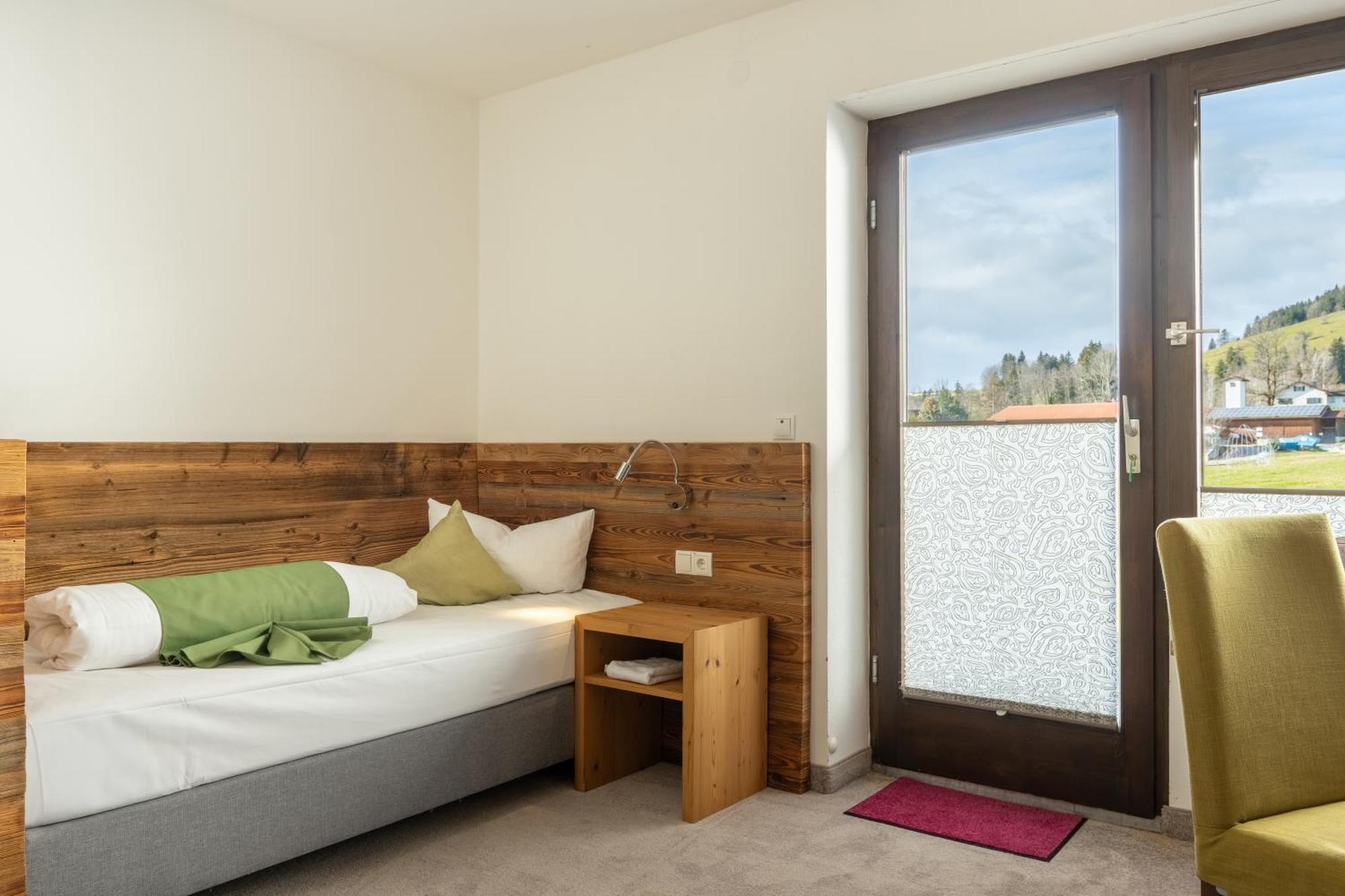Landhotel Gockelwirt Eisenberg  Exterior photo